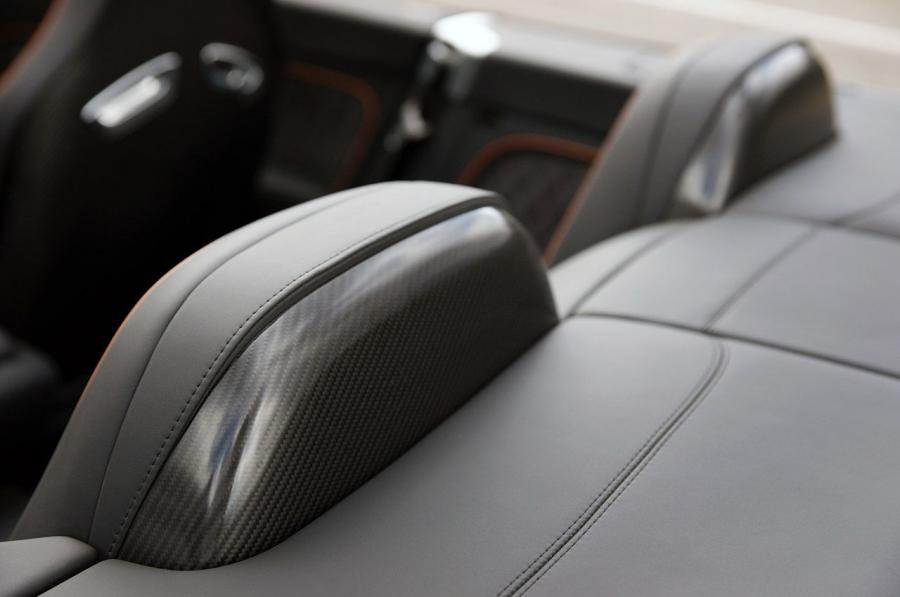 Детали интерьера Bentley Continental SuperSports Convertible 2010 года  (фото 7 из 108)